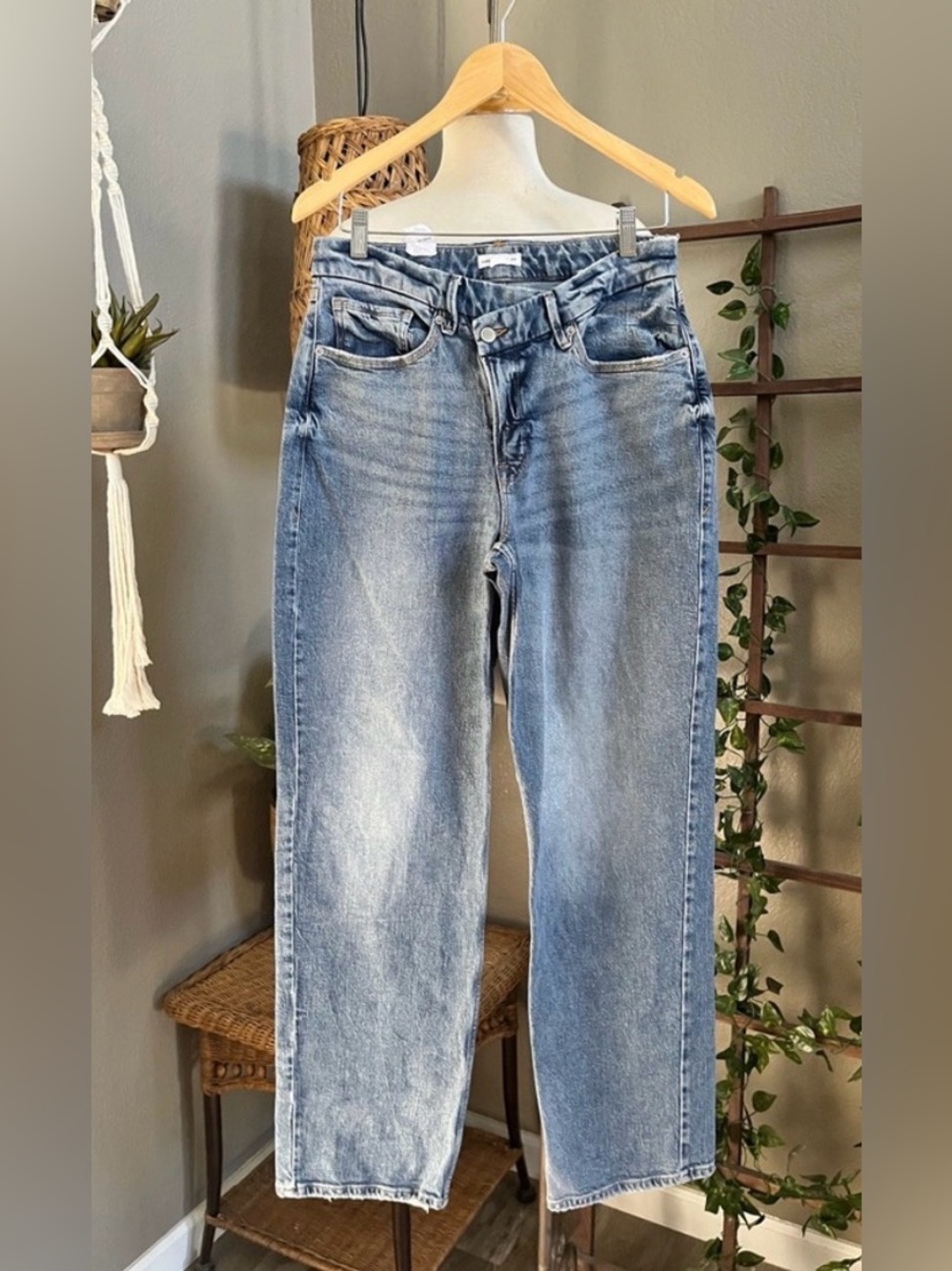 Good American Good ’90s Crossover Relaxed Straight Jeans 8/29 | 31” Inseam - Picture 2 of 6